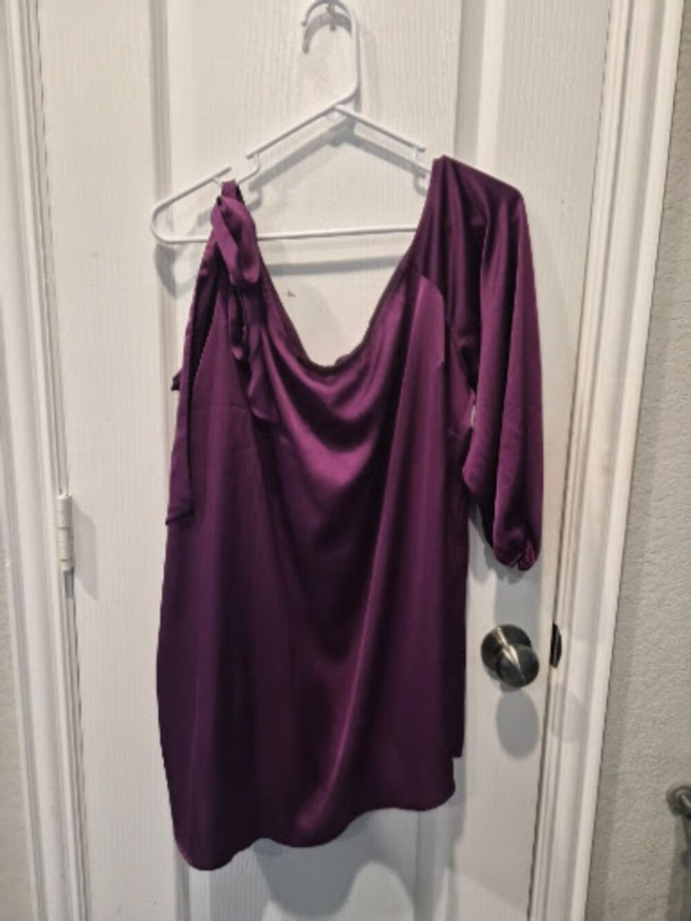 Torrid Deep Purple Satin One Shoulder Cold Shoulder Asymmetrical Top Size 2